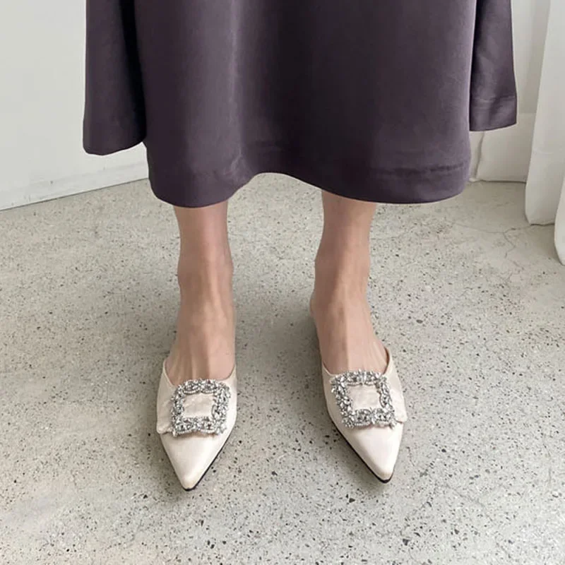 Spring and Summer Pointed Shallow Mouth Rhinestone Flat Bottom Casual Women's Slippers
Spring and Summer Pointed Shallow Mouth Rhinestone Flat Bottom Casual Women's Slippers