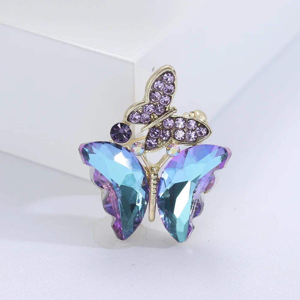 

Crystal Butterfly Brooches For Women Fashion Shining Romantic Design Rhinestone Insect Pin Clothing Suit Coat Bag Hat Accesories