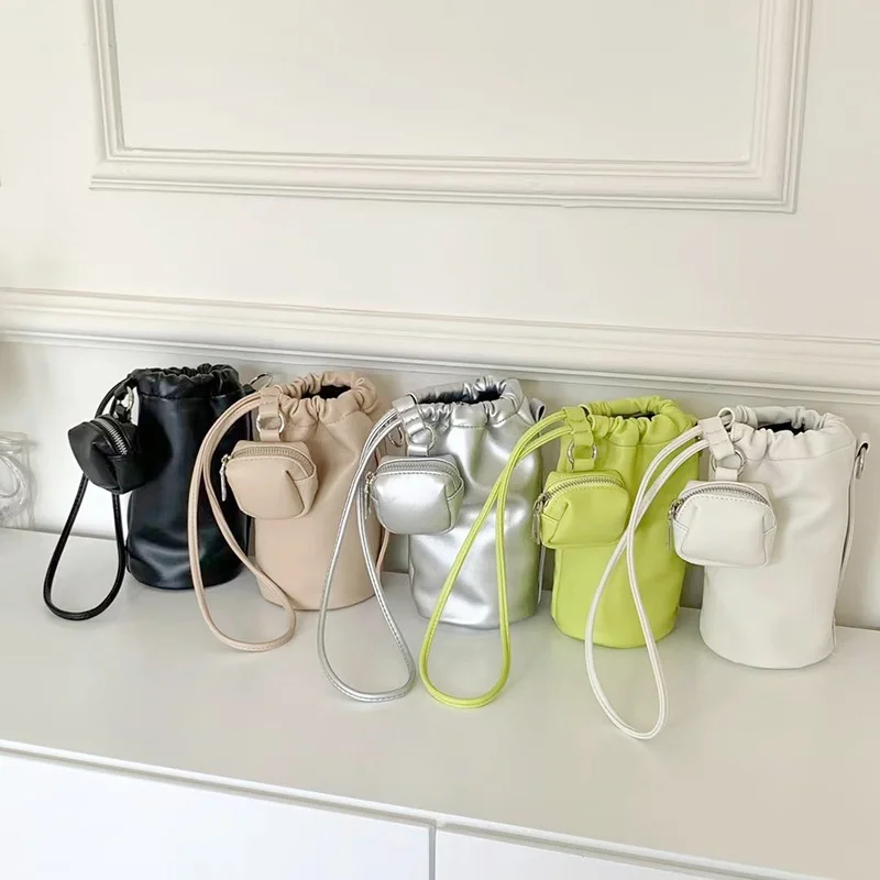 2023 New Korean Retro Women Crossbody Bag Drawstring Niche Ersatile Messenger Fashion Designer Bag Mobile Phone Bucket Mini Bags
2023 New Korean Retro Women Crossbody Bag Drawstring Niche Ersatile Messenger Fashion Designer Bag Mobile Phone Bucket Mini Bags