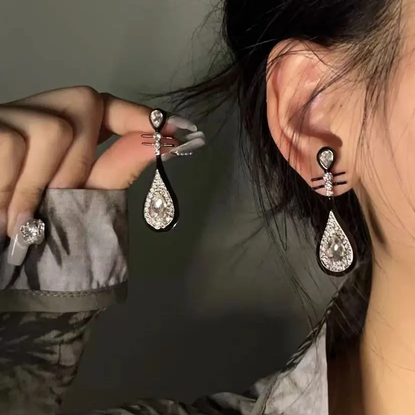 Vintage Rhinestone Black Classic Lute Drop Earrings for Women Creative Charm Aesthetic Trendy Dangle Earrings Ethnic Accessories
Vintage Rhinestone Black Classic Lute Drop Earrings for Women Creative Charm Aesthetic Trendy Dangle Earrings Ethnic Accessories