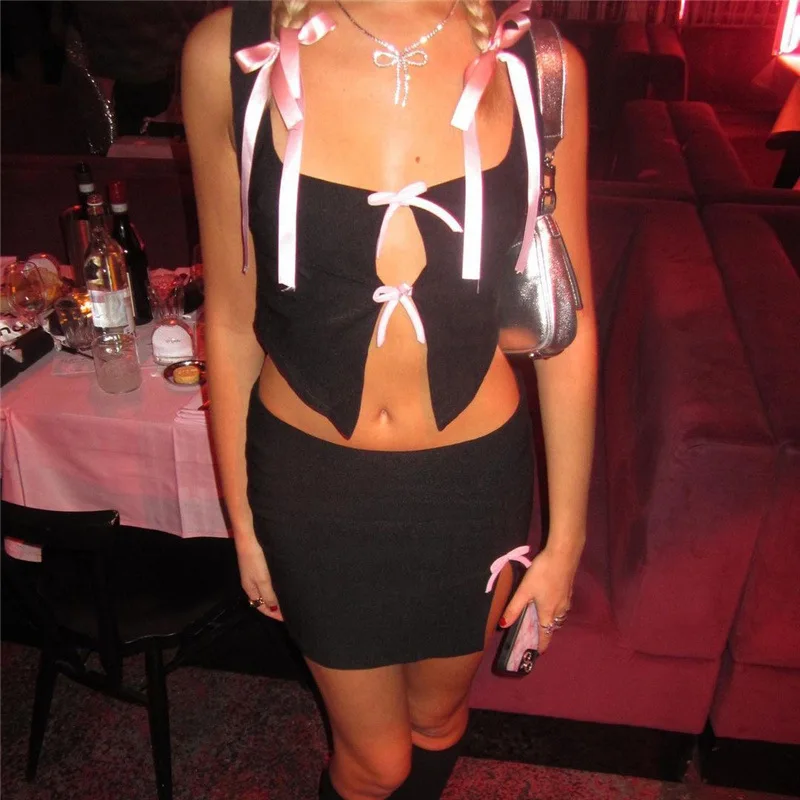 Women 2 Piece Skirt Sets Y2k Grunge Suits Bow Tie Front Sleeveless V Neck Crop Top+Slit Bodycon Mini Skirt Party Club Outfits
Women 2 Piece Skirt Sets Y2k Grunge Suits Bow Tie Front Sleeveless V Neck Crop Top+Slit Bodycon Mini Skirt Party Club Outfits