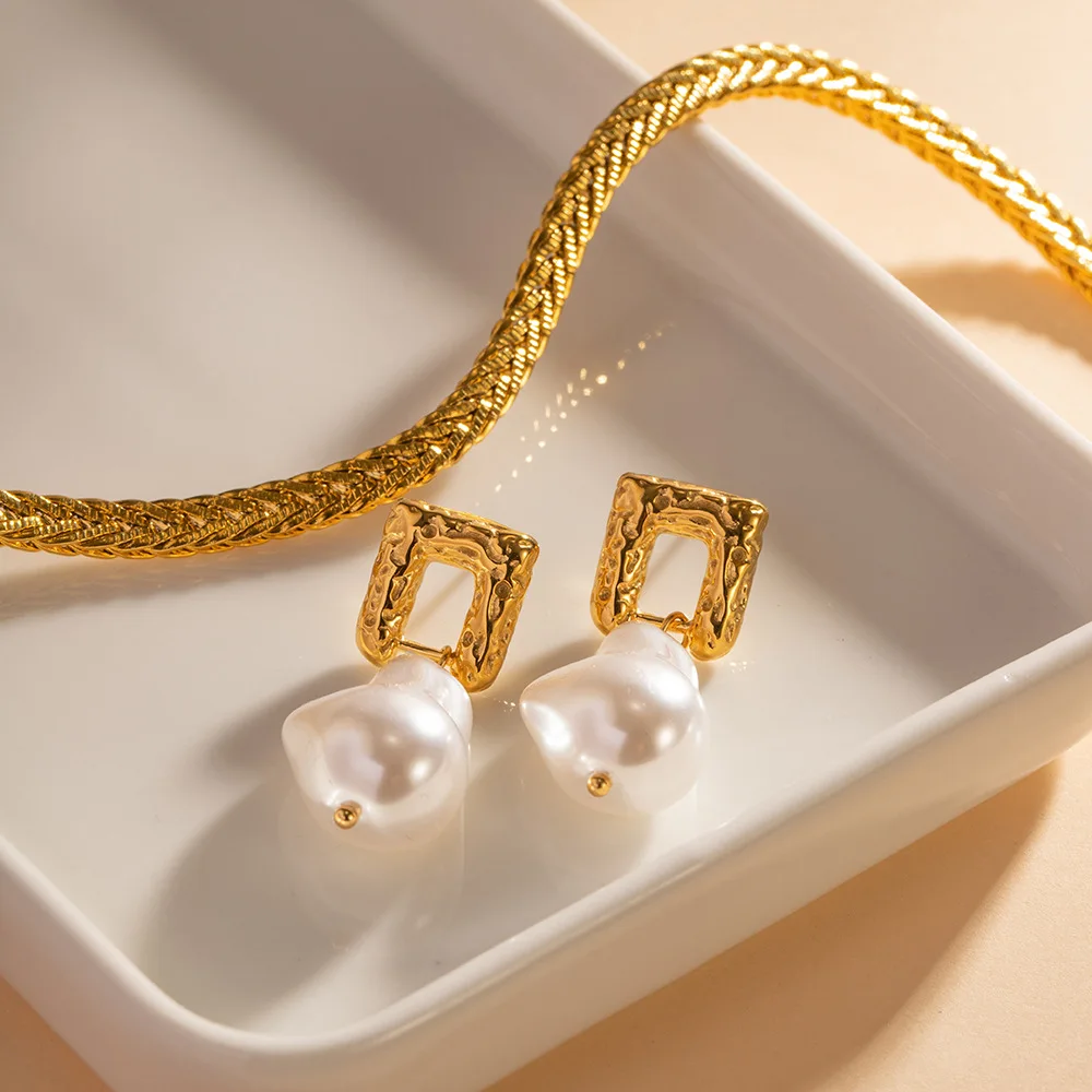 DEAR-LIFE Fashion natural baroque dangle pearl earrings light luxury earrings women's accessories
DEAR-LIFE Fashion natural baroque dangle pearl earrings light luxury earrings women's accessories