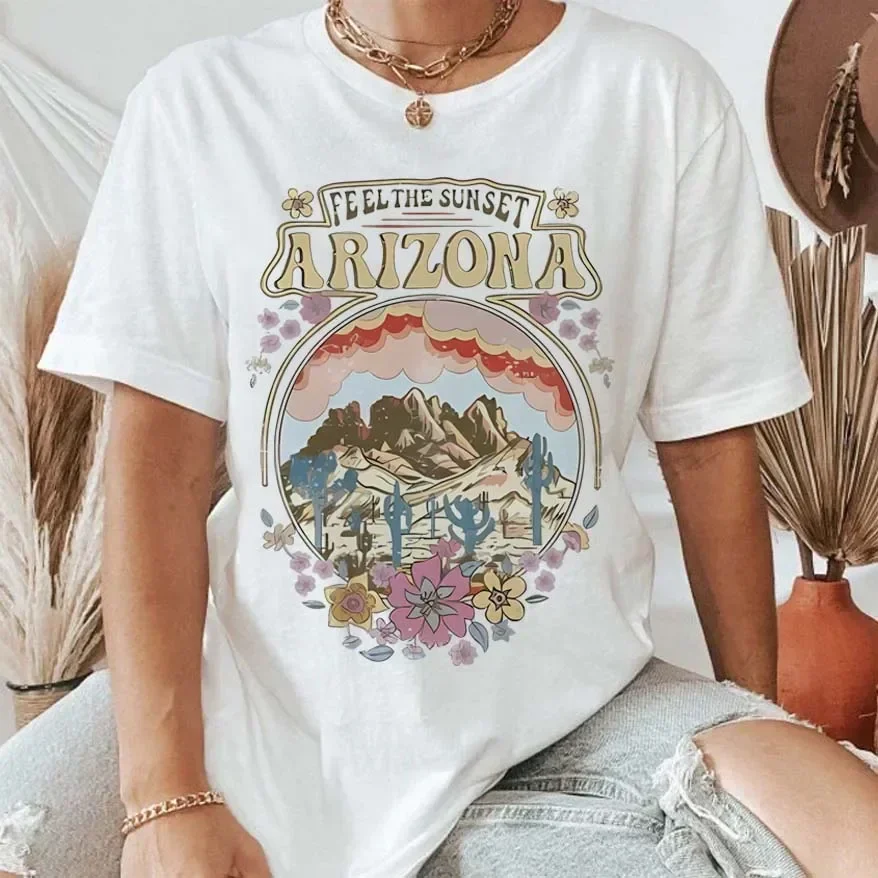 Модная женская Повседневная футболка Desert Vibes 90-х с коротким рукавом, модная футболка с узором, топ, летняя Базовая футболка с принтом.
Модная женская Повседневная футболка Desert Vibes 90-х с коротким рукавом, модная футболка с узором, топ, летняя Базовая футболка с принтом.