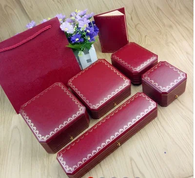 Новая распродажа новейших модных ювелирных изделий K-gold Оригинальная шкатулка для ювелирных изделий Подарочная коробка C-r браслет с бусинами Подвеска для ожерелья
Новая распродажа новейших модных ювелирных изделий K-gold Оригинальная шкатулка для ювелирных изделий Подарочная коробка C-r браслет с бусинами Подвеска для ожерелья