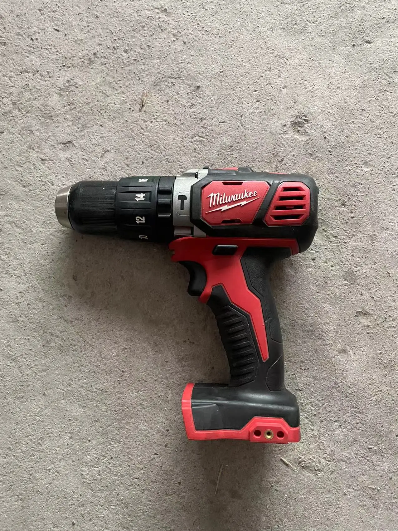 

Milwaukee 2607-20 M18 Li-Ion 18V 1/2" Cordless Compact Hammer Drill/Driver，TOOL ONLY ,SECOND HAND