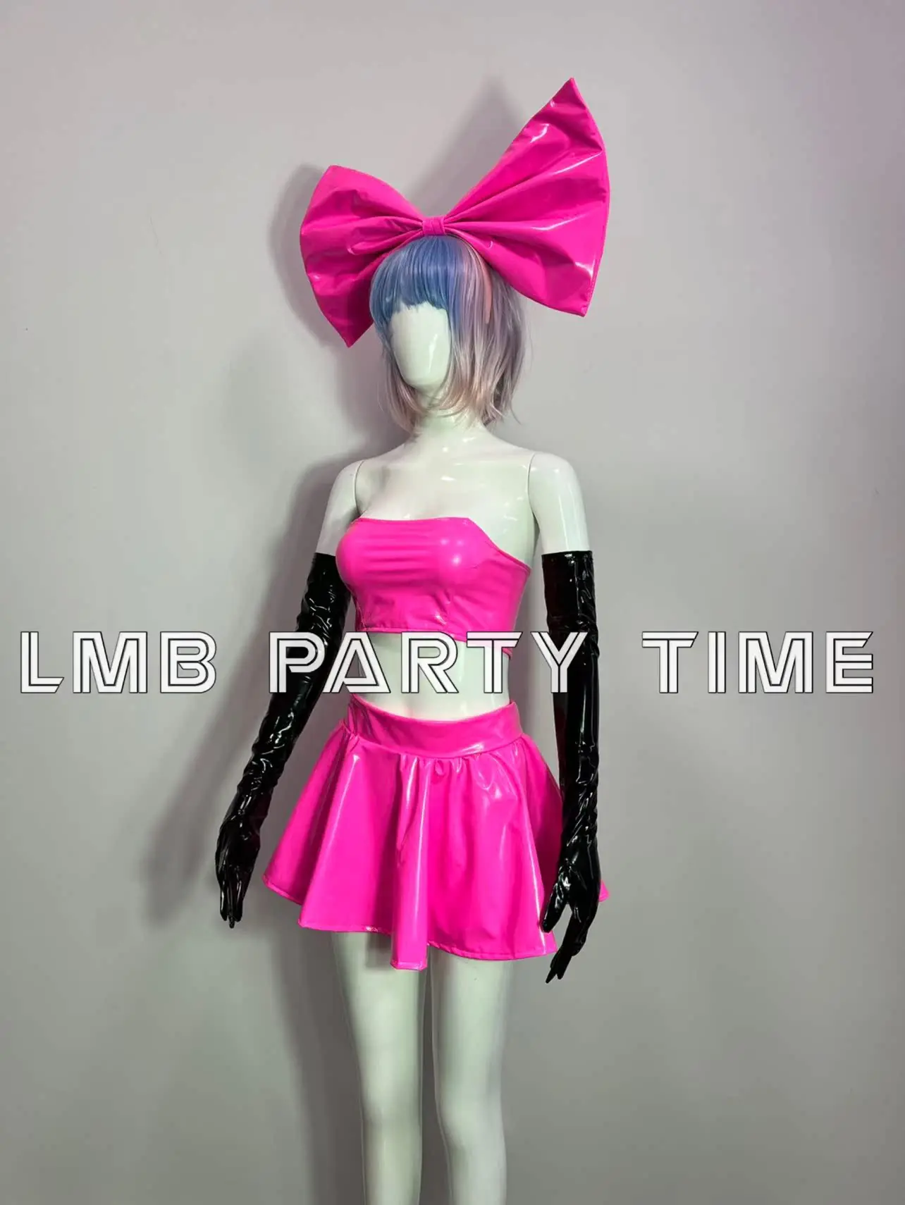 Gogo рождественское блестящее кожаное платье с бантом на День святого Валентина для девушек Короткая юбка для выступления платье для бара свинцовый танцевальный dsnightclub
Gogo рождественское блестящее кожаное платье с бантом на День святого Валентина для девушек Короткая юбка для выступления платье для бара свинцовый танцевальный dsnightclub