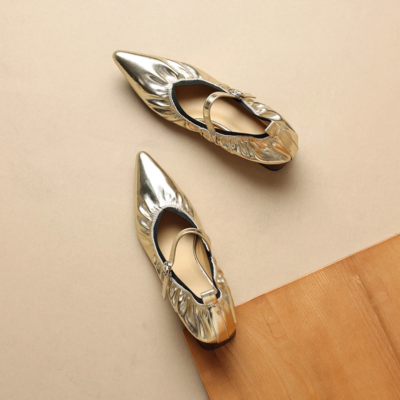 Женские туфли с острым носком на среднем каблуке, новинка весны 2023, универсальные мягкие туфли из воловьей кожи золотистого и серебристого цвета
Женские туфли с острым носком на среднем каблуке, новинка весны 2023, универсальные мягкие туфли из воловьей кожи золотистого и серебристого цвета