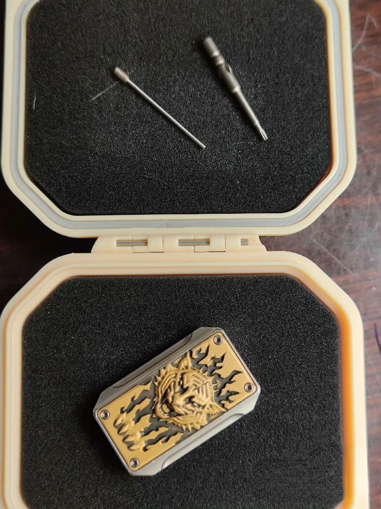 Подержанный игровой галстук Wu Lezhi Tie Yu Push Brand Tiger Year Limited материал из нержавеющей стали
Подержанный игровой галстук Wu Lezhi Tie Yu Push Brand Tiger Year Limited материал из нержавеющей стали