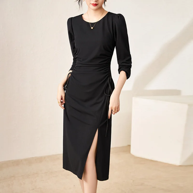 2023 Autumn New French Intellectual Elegant Temperament Drawstring Waist Slim Design Feel Black Split Dress
2023 Autumn New French Intellectual Elegant Temperament Drawstring Waist Slim Design Feel Black Split Dress
