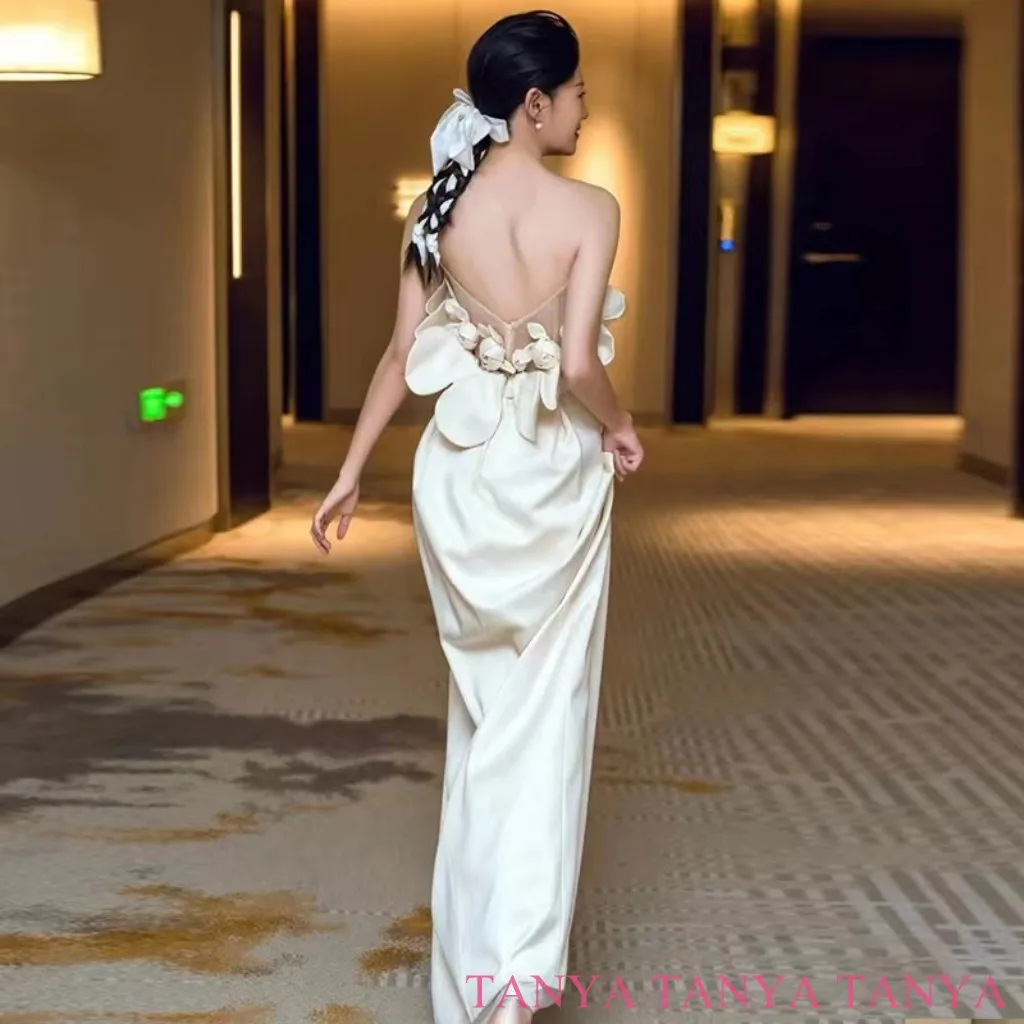 Elegant Wedding Dresses Simple Strapless Facncy Backless Decorated With Charming 3D Handmade Flowers Bridal Gown SWD0970
Elegant Wedding Dresses Simple Strapless Facncy Backless Decorated With Charming 3D Handmade Flowers Bridal Gown SWD0970