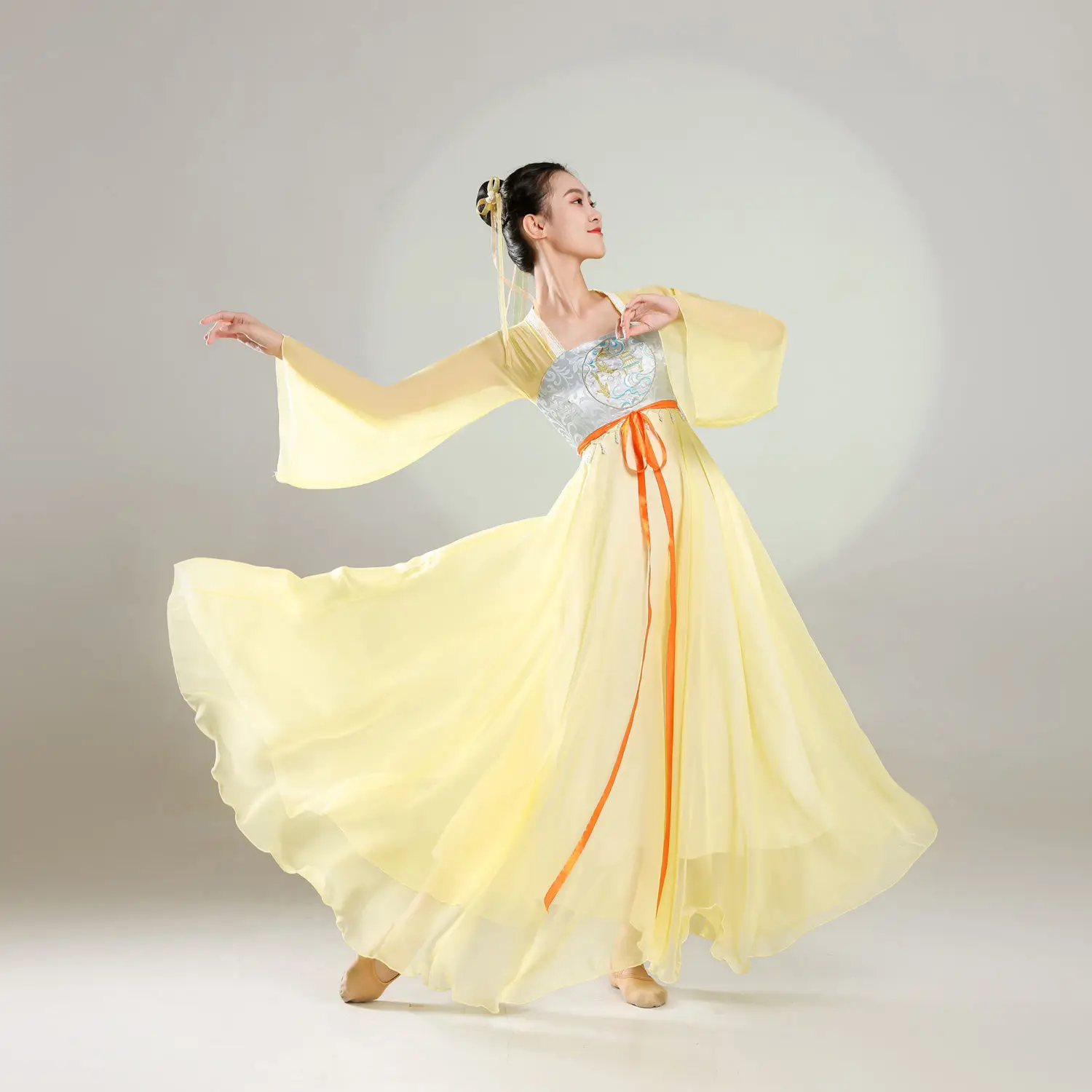 Classical Dance Costume Large Swing Skirt Embroidered Chinese Style Female Mythology Dance Costume Long Elegant Super Immortal
Classical Dance Costume Large Swing Skirt Embroidered Chinese Style Female Mythology Dance Costume Long Elegant Super Immortal