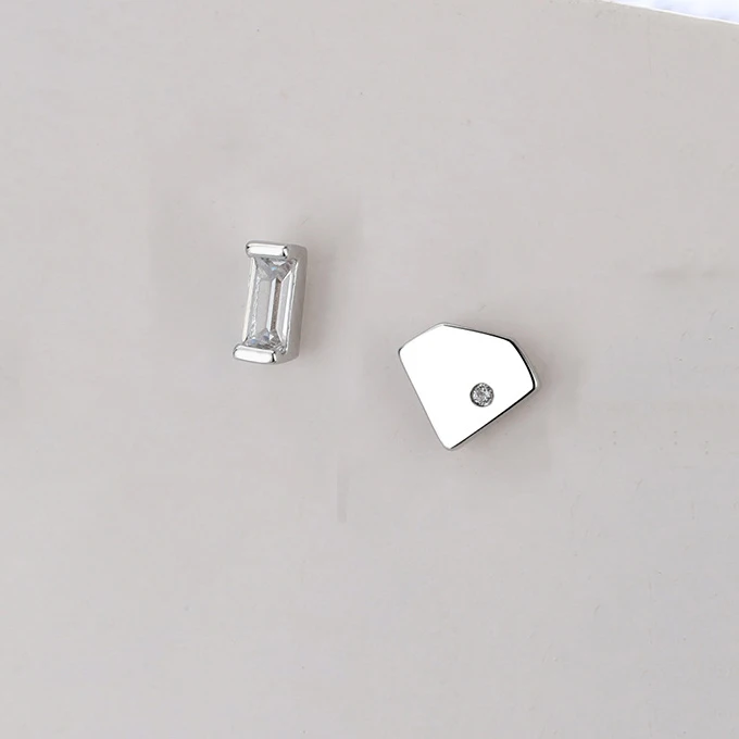 Серьги-гвоздики женские из серебра 925 пробы с фианитами
Серьги-гвоздики женские из серебра 925 пробы с фианитами