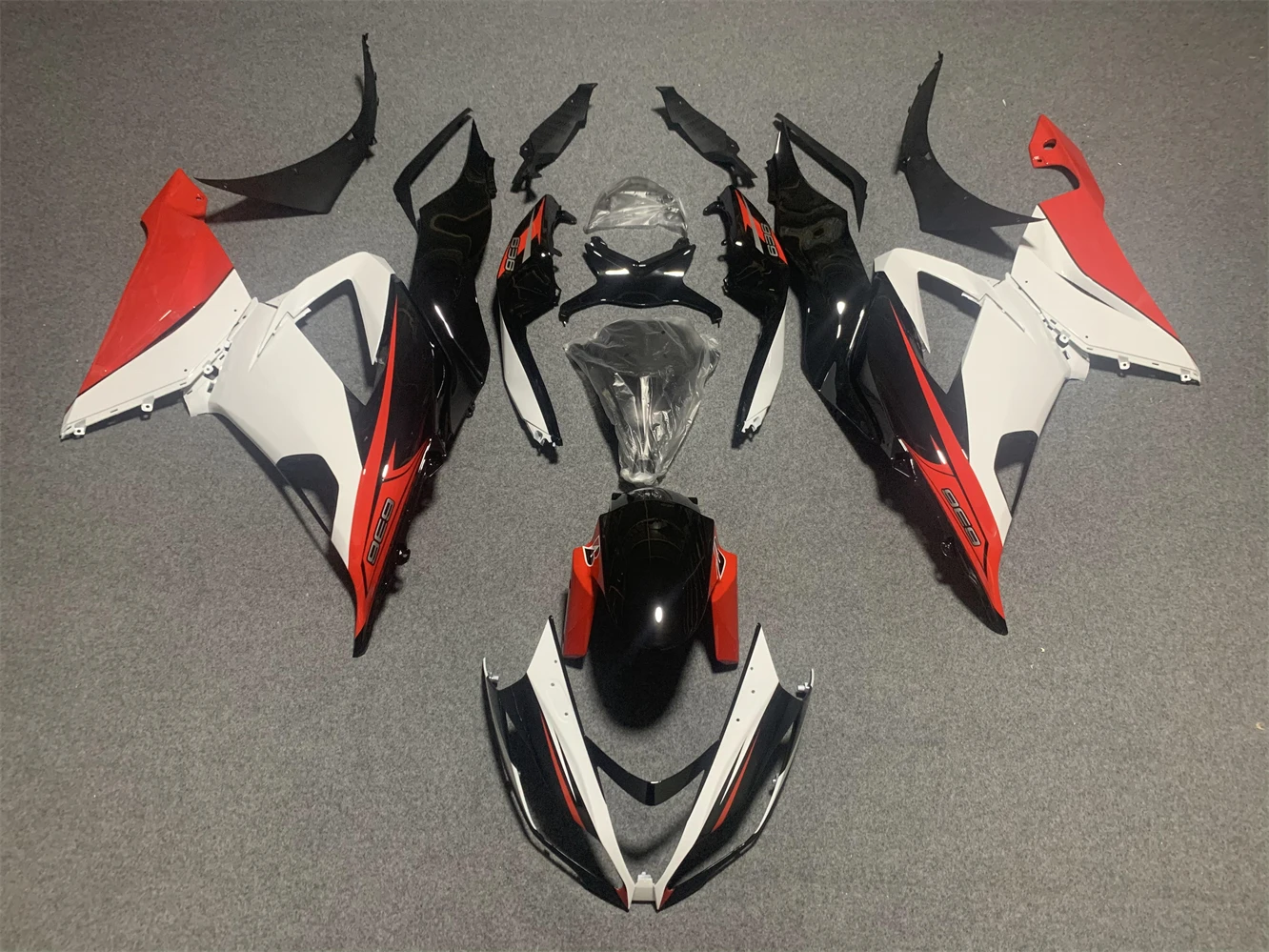 Motorcycle Fairing Kit Suitable for Kawasaki ZX-6R 13-18 Years 636 6R 2013 2014 2015 2016 2017 2018 Fairing Red White Black
Motorcycle Fairing Kit Suitable for Kawasaki ZX-6R 13-18 Years 636 6R 2013 2014 2015 2016 2017 2018 Fairing Red White Black