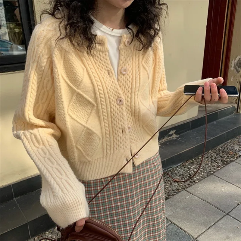 Autumn and Winter New Sweater Cardigan Women Korean Sweet Knitted Thick Loose Short Coat 2022 Fashion Sweater Women Purple White
Autumn and Winter New Sweater Cardigan Women Korean Sweet Knitted Thick Loose Short Coat 2022 Fashion Sweater Women Purple White