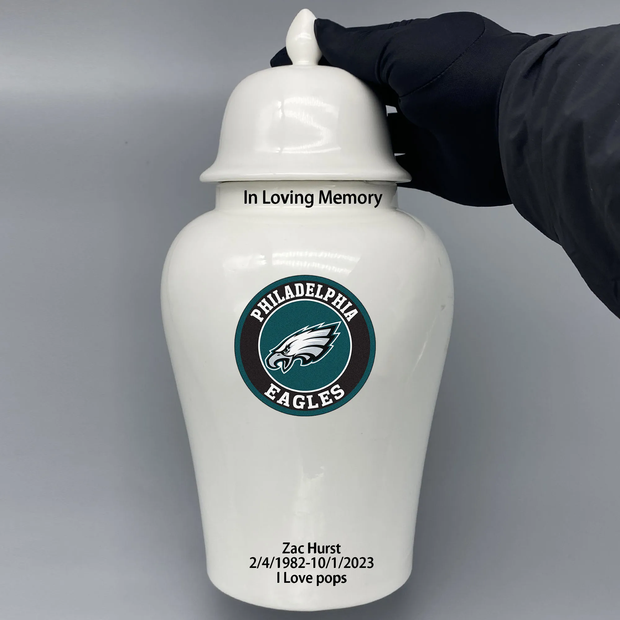 

Large Urn for Philadelphia Eagles-themed Logo Custom Urn.Send me the name/date you want to appear on the urn by Remarks Message.