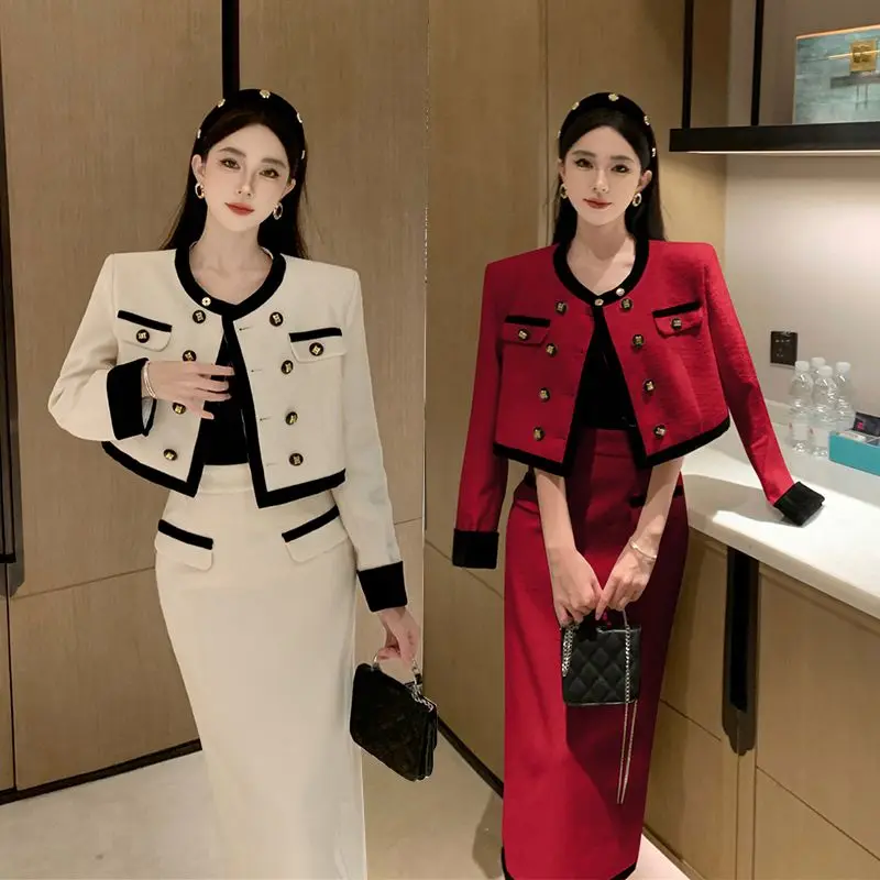 UNXX Chic and Elegant Women's French Style Suit in Autumn Winter with Double-Breasted Cotton Tweed Jacket and Pencil Skirt New
UNXX Chic and Elegant Women's French Style Suit in Autumn Winter with Double-Breasted Cotton Tweed Jacket and Pencil Skirt New