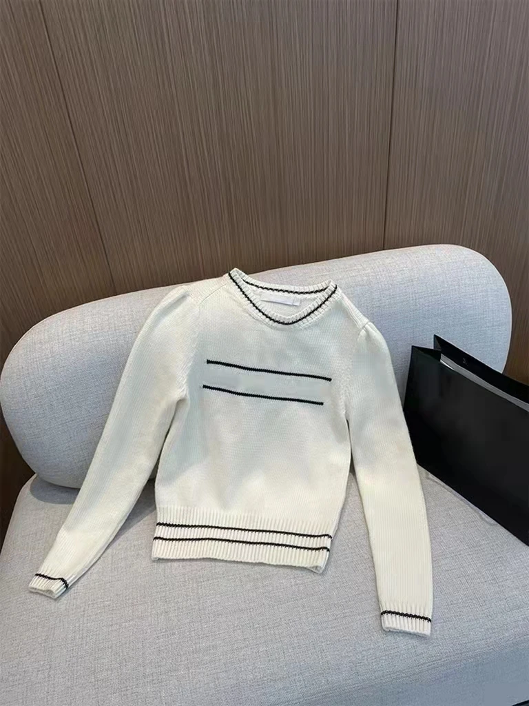 Autumn and winter new sweater women's design sense niche small bottom layer outer wear round neck long-sleeved knitted sweater
Autumn and winter new sweater women's design sense niche small bottom layer outer wear round neck long-sleeved knitted sweater