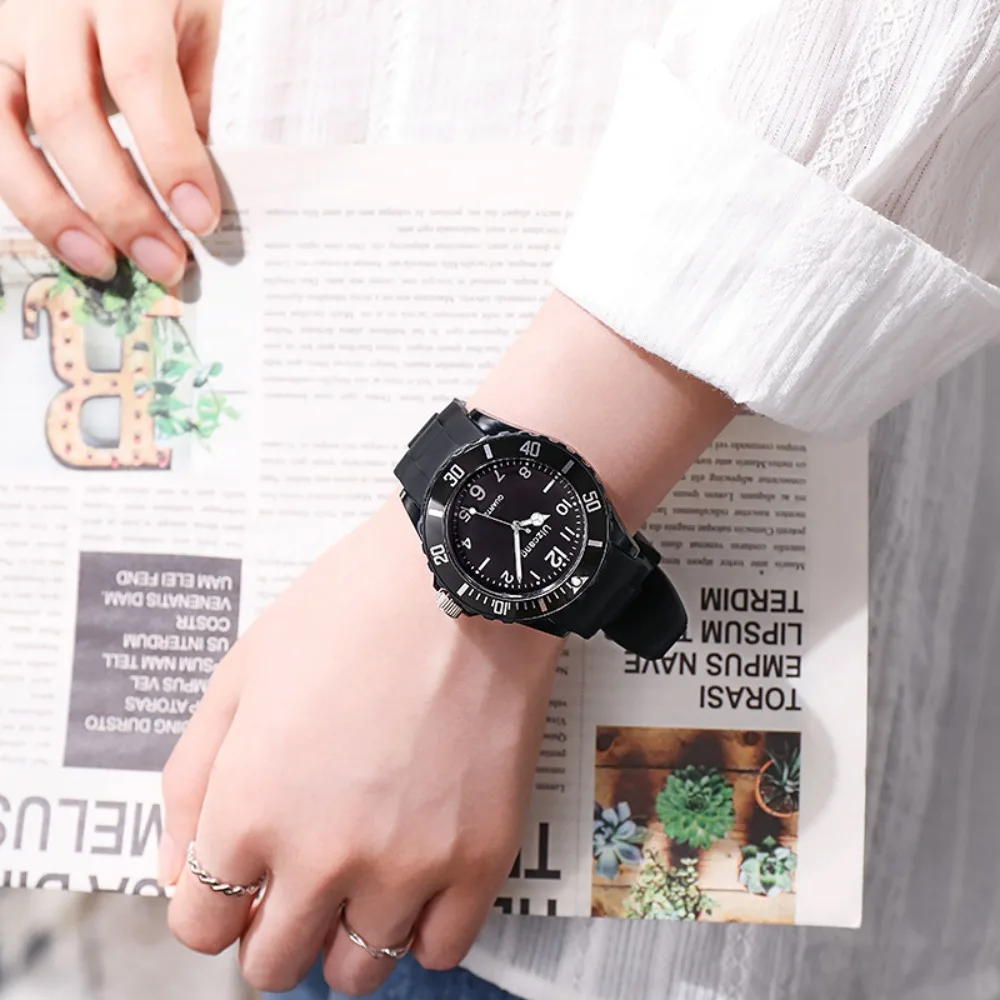 Fashion Casual Watch Silicone Lady Quartz Watch Student Female Classic Vintage Clock Electronic Student Couple Wrist Watch
Fashion Casual Watch Silicone Lady Quartz Watch Student Female Classic Vintage Clock Electronic Student Couple Wrist Watch