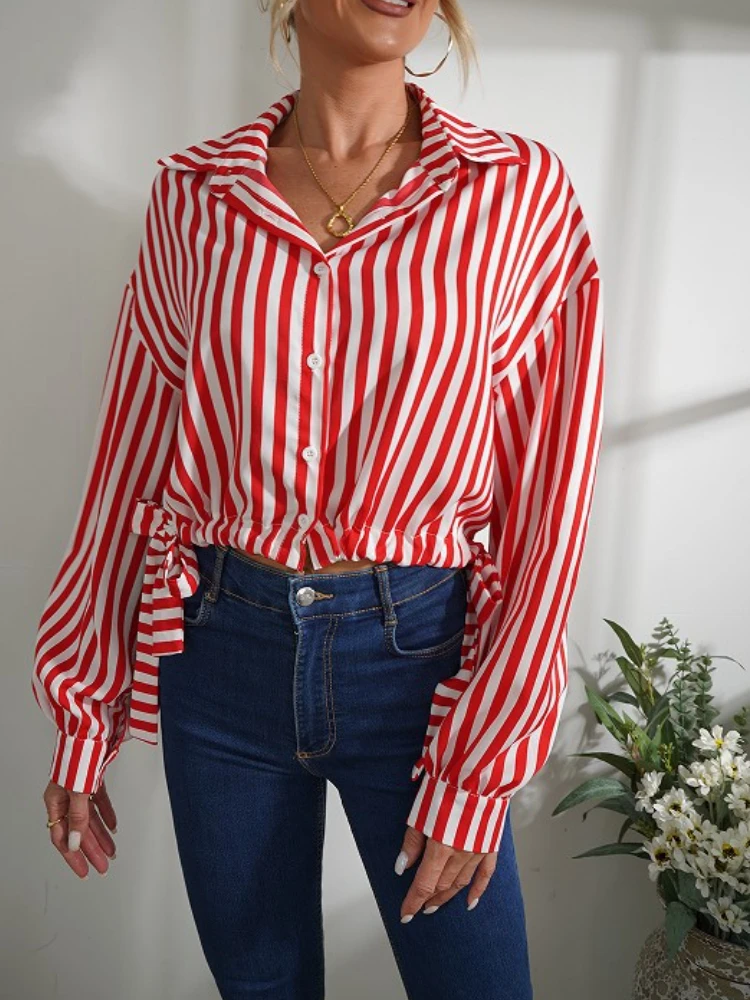 2023 New Striped Shirt Lace Up Bow Designer Long-sleeved Crop Top Red and White Stitching Korean Fashion Shirts for Women
2023 New Striped Shirt Lace Up Bow Designer Long-sleeved Crop Top Red and White Stitching Korean Fashion Shirts for Women