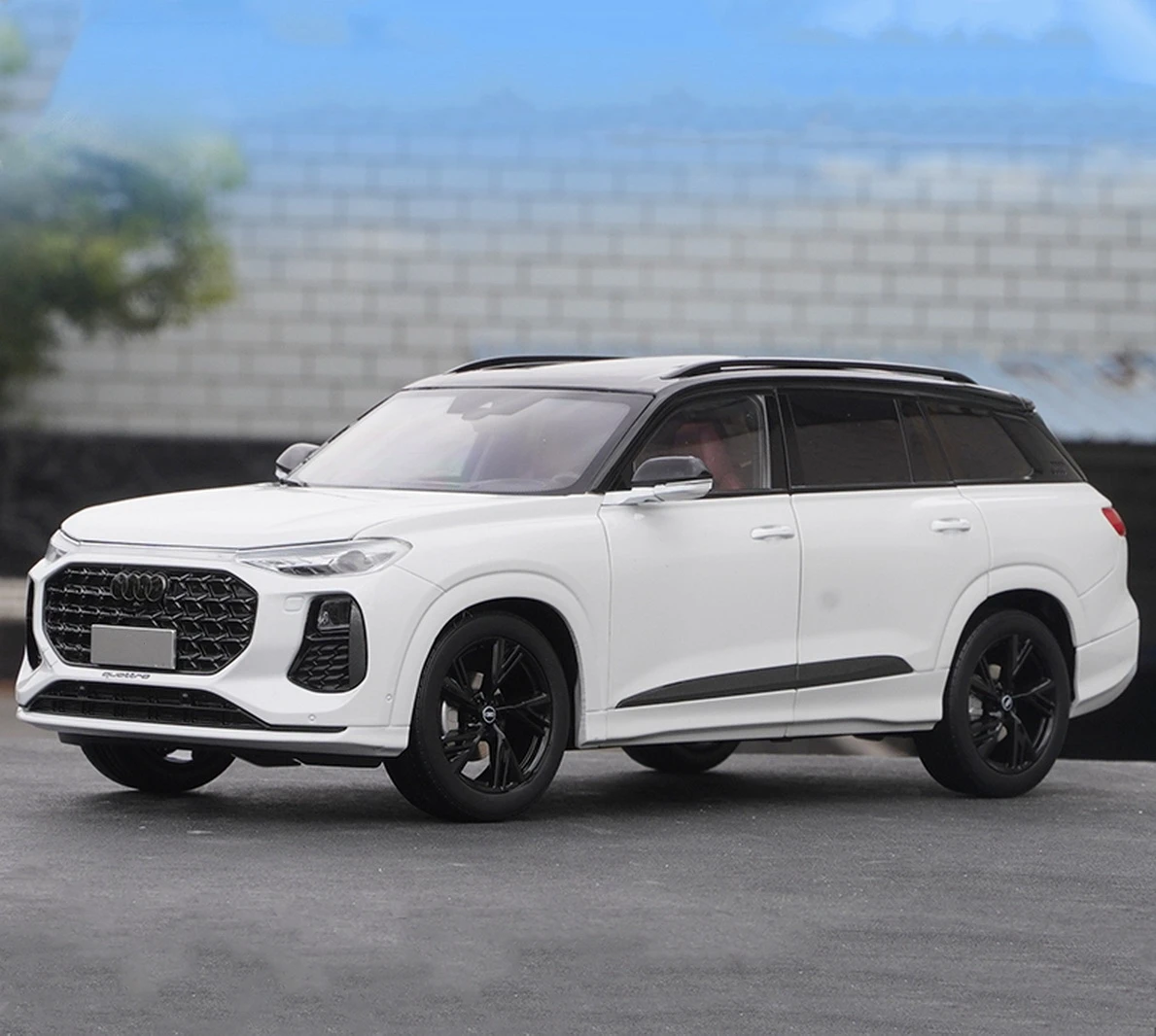 1/18 Scale Q6 2022 SUV White Diecast Car Model Toy Collection Gift NIB NEW
1/18 Scale Q6 2022 SUV White Diecast Car Model Toy Collection Gift NIB NEW