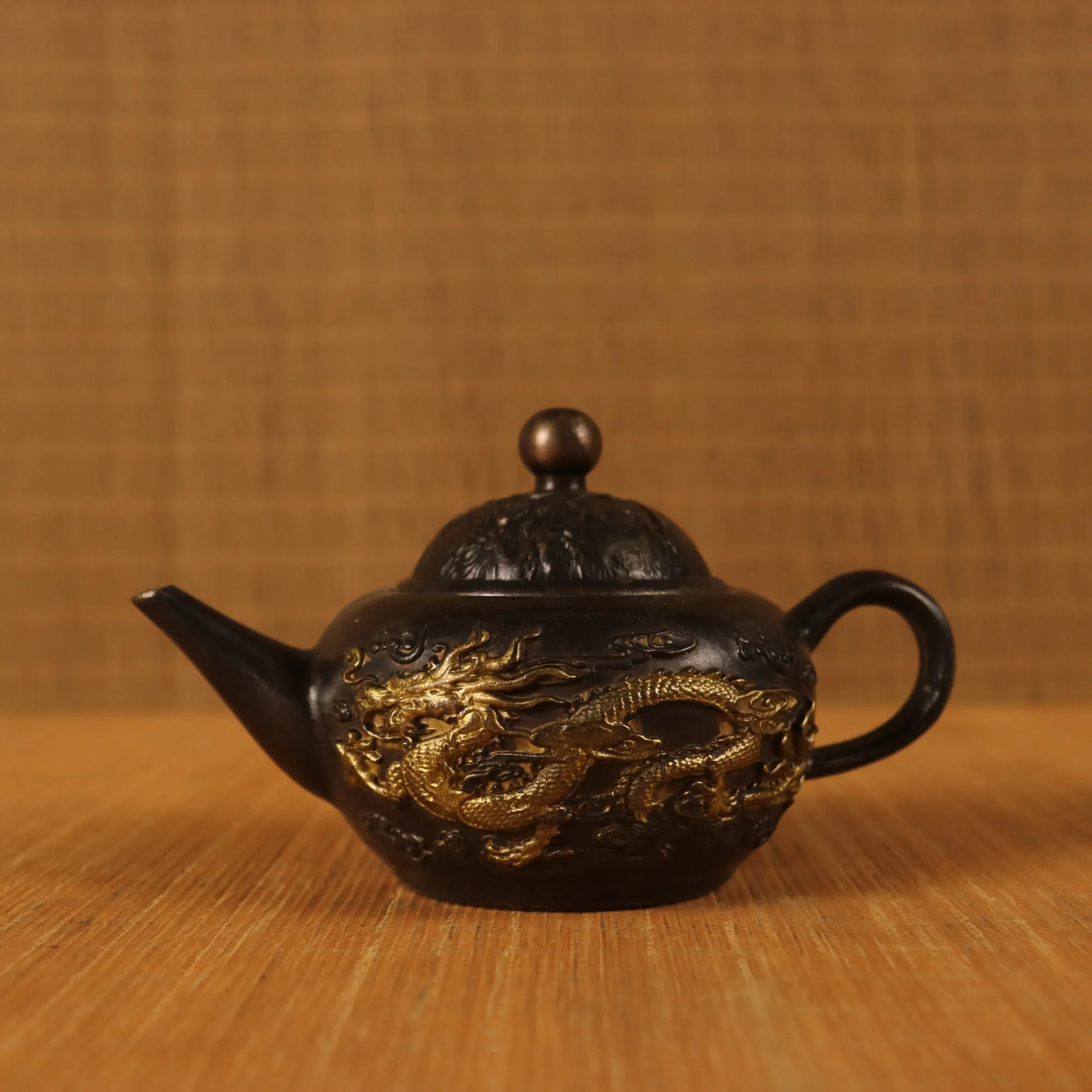 

5"Tibetan Temple Collection Old Brass Gilded Dragon Texture Pot Teapot Flagon Kettle Amass wealth Ornaments Town house