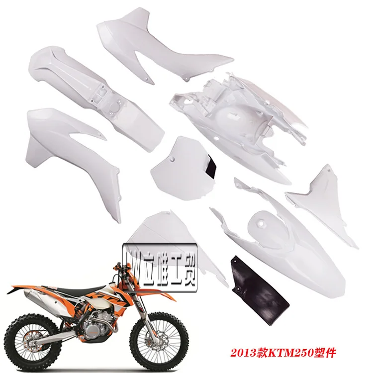 

The Original 2013KTM250cc Off-road Motorcycle Housing Is Used As A Plastic Saddle on Huayang K6 Zuma K7 Vehicles