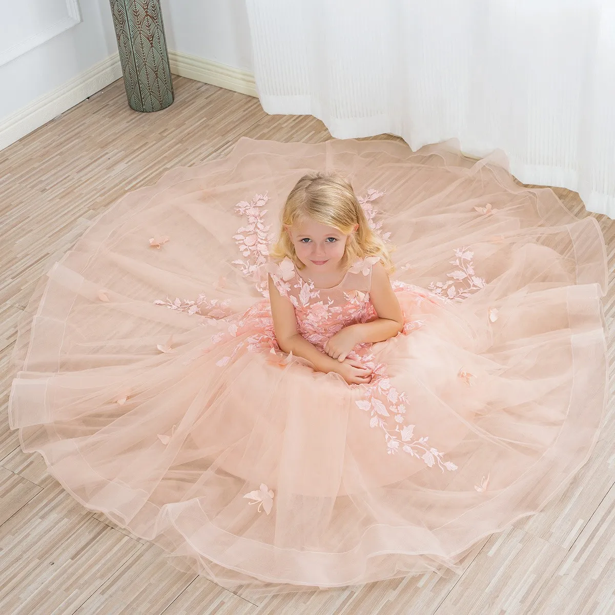 Flower Girl Dress Pink Fluffy Tulle Sleeveless Lace Decal Wedding Elegant Flower Child's First Eucharistic Birthday Party Dress
Flower Girl Dress Pink Fluffy Tulle Sleeveless Lace Decal Wedding Elegant Flower Child's First Eucharistic Birthday Party Dress
