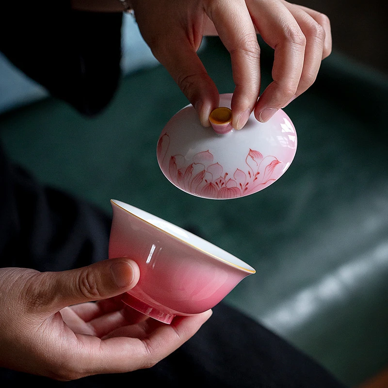 Hand painted powder lotus cover bowl ceramic kungfu tea set Rouge powder gradual change hand grab tea bowl tea cup
Hand painted powder lotus cover bowl ceramic kungfu tea set Rouge powder gradual change hand grab tea bowl tea cup