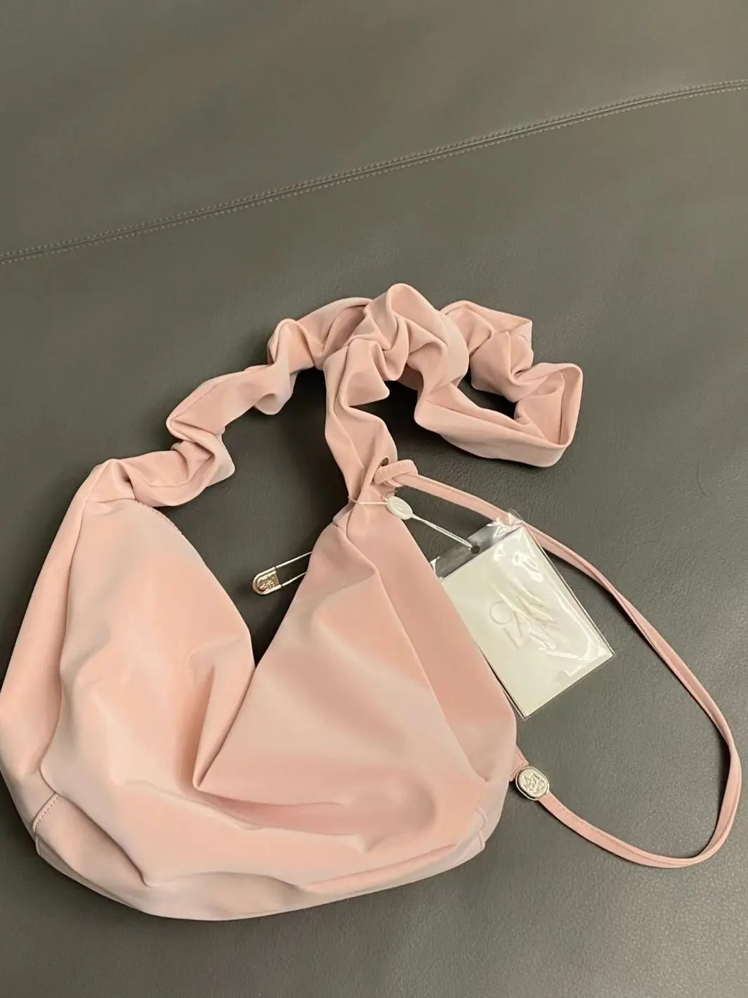 Korean niche cloud pleated new single shoulder crossbody portable women's bag with adjustable drawstring
Korean niche cloud pleated new single shoulder crossbody portable women's bag with adjustable drawstring