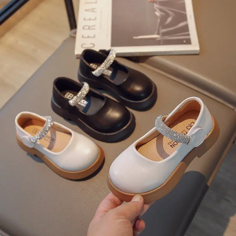 

Однотонные кожаные туфли для девочек, Новинка лета-весны 2024, простая детская модная обувь для выступлений со стразами для маленьких принцесс