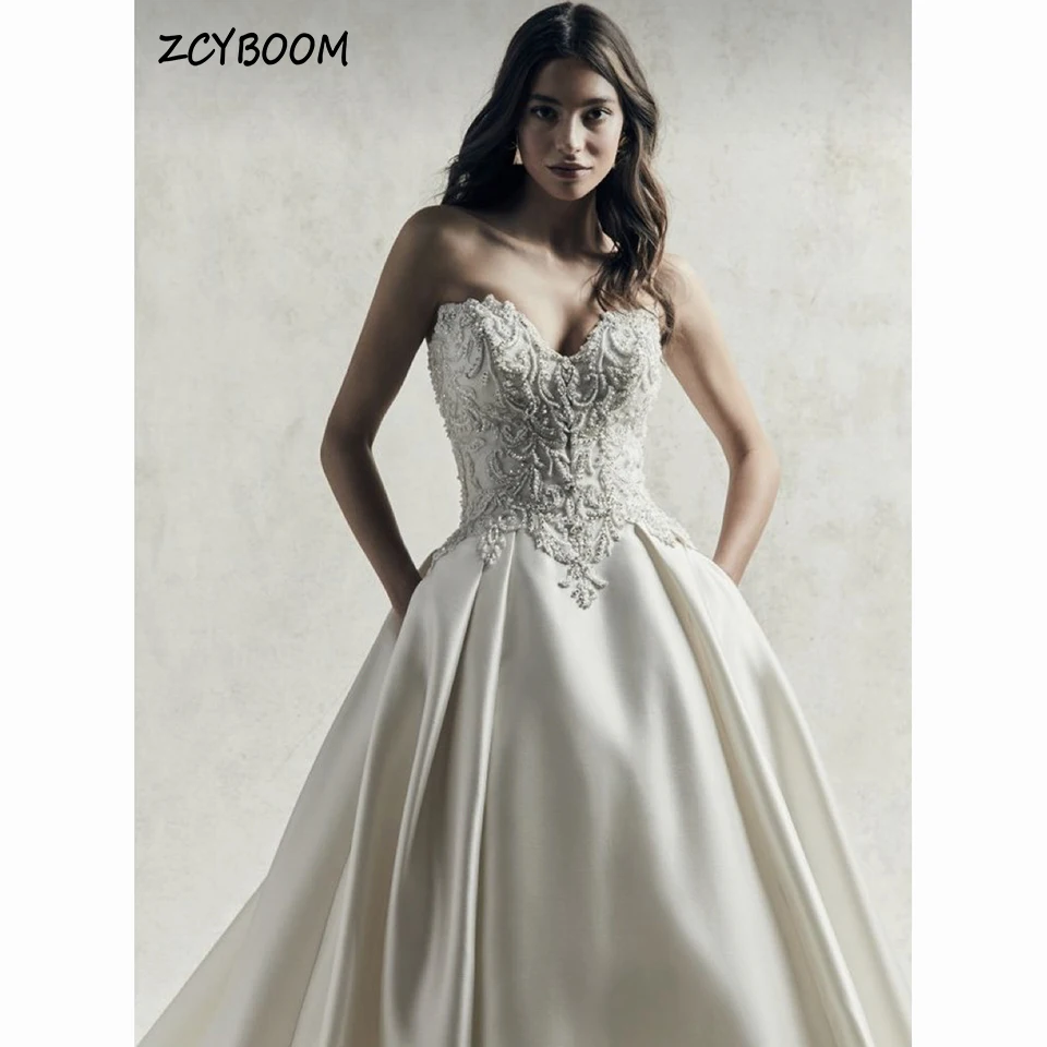Elegant Sweetheart Beaded Appliques Sleeveless Wedding Dress 2023 Strapless A-Line Floor Length Sweep Train Stain Bridal Gown
Elegant Sweetheart Beaded Appliques Sleeveless Wedding Dress 2023 Strapless A-Line Floor Length Sweep Train Stain Bridal Gown