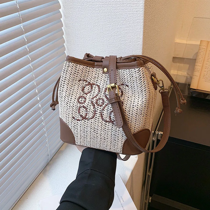 Woven Straw Woven Bag Women's 2023 New French Minority This Year's Popular Shoulder Messenger Bag High-Grade Bucket Bag
Woven Straw Woven Bag Women's 2023 New French Minority This Year's Popular Shoulder Messenger Bag High-Grade Bucket Bag