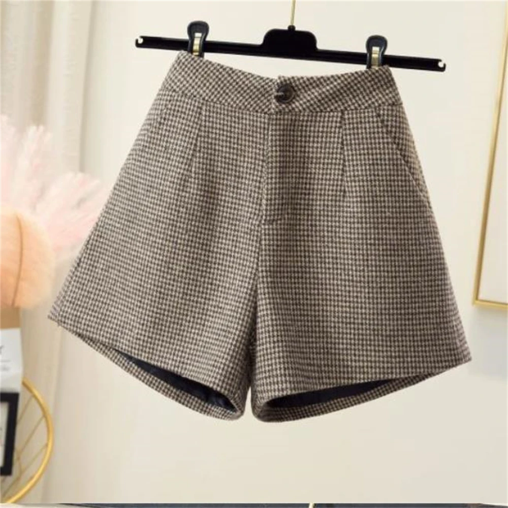 2024 autumn Winter Wool Shorts Women Korean High Waist Plaid Wide Leg Short Pants Femme Casual Loose Boots Breechcloth OuterWear
2024 autumn Winter Wool Shorts Women Korean High Waist Plaid Wide Leg Short Pants Femme Casual Loose Boots Breechcloth OuterWear