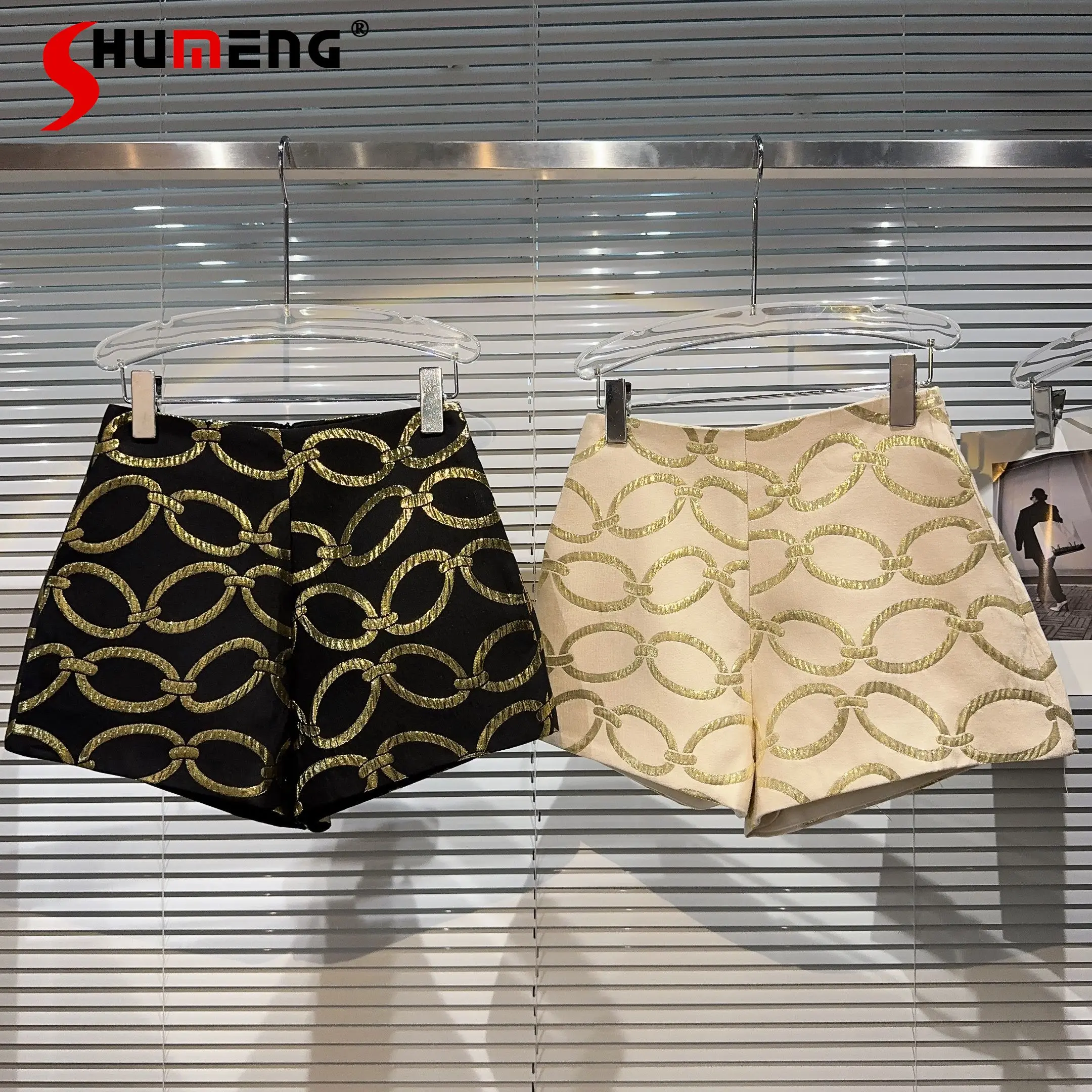 2023 Autumn New Golden Printed Chain Shorts for Women Elegant Socialite Three-Point Shorts Pantalones Mujer
2023 Autumn New Golden Printed Chain Shorts for Women Elegant Socialite Three-Point Shorts Pantalones Mujer