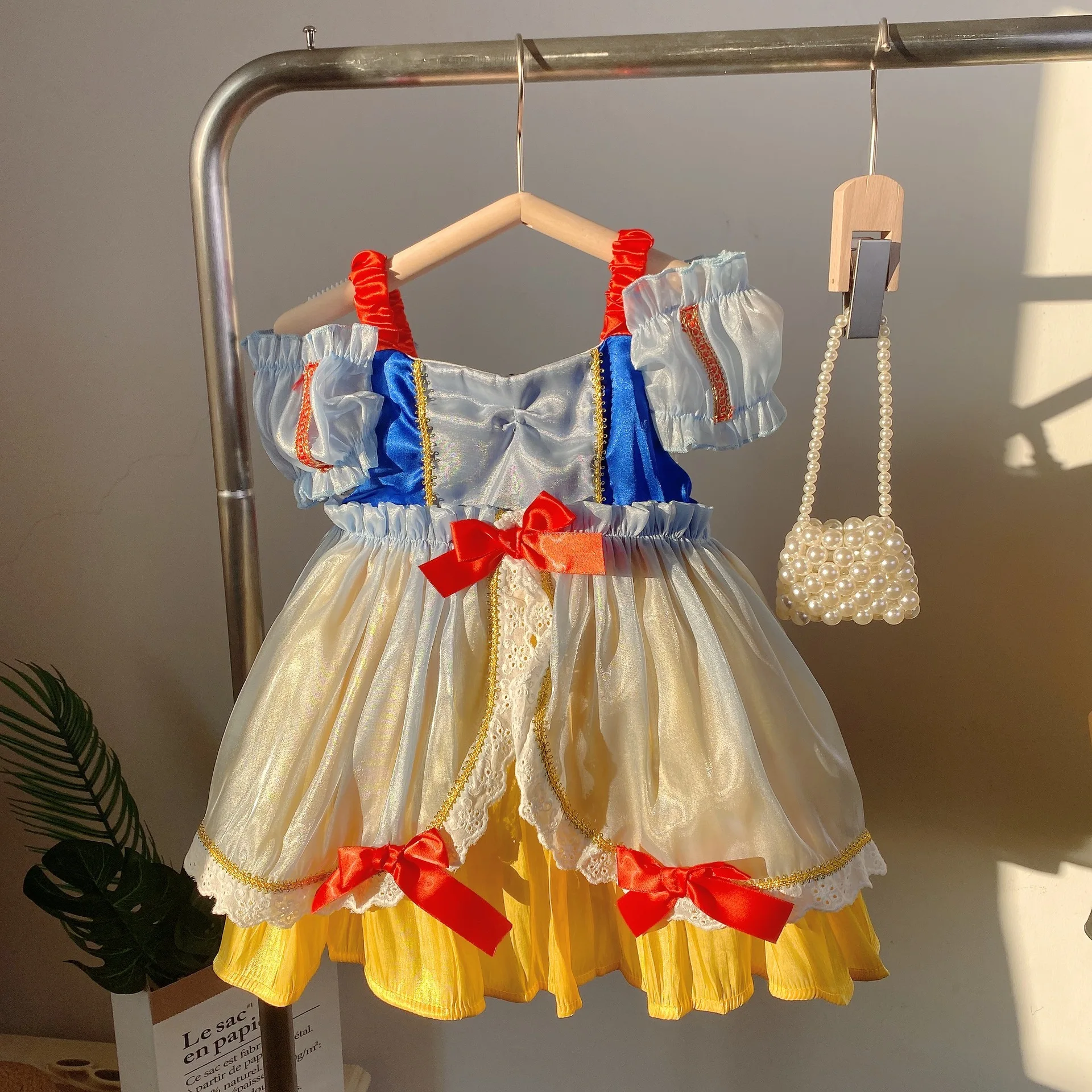 Летнее платье принцессы для девочек с коротким рукавом Красивая юбка с открытыми плечами и спиной пушистое платье
Летнее платье принцессы для девочек с коротким рукавом Красивая юбка с открытыми плечами и спиной пушистое платье