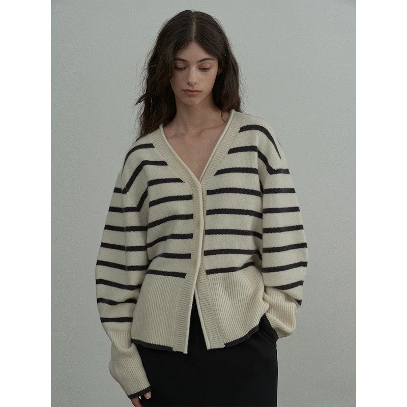 Women's Full Wool V-Neck Long Sleeve Knit Cardigan, Oversized Sweater, Striped Top, Y2K Clothes, 100% Super Fine, Fall
Women's Full Wool V-Neck Long Sleeve Knit Cardigan, Oversized Sweater, Striped Top, Y2K Clothes, 100% Super Fine, Fall
