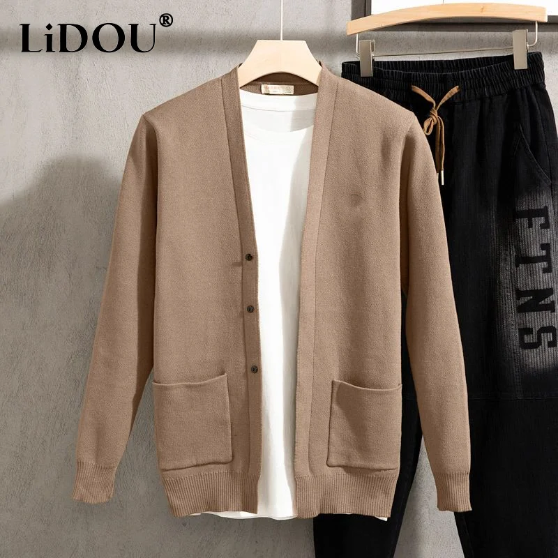 2023 Spring Autumn New Solid Color Fashion V-neck Long Sleeve Knitting Cardigan Man Casual Loose Button Pockets All-match Coat
2023 Spring Autumn New Solid Color Fashion V-neck Long Sleeve Knitting Cardigan Man Casual Loose Button Pockets All-match Coat