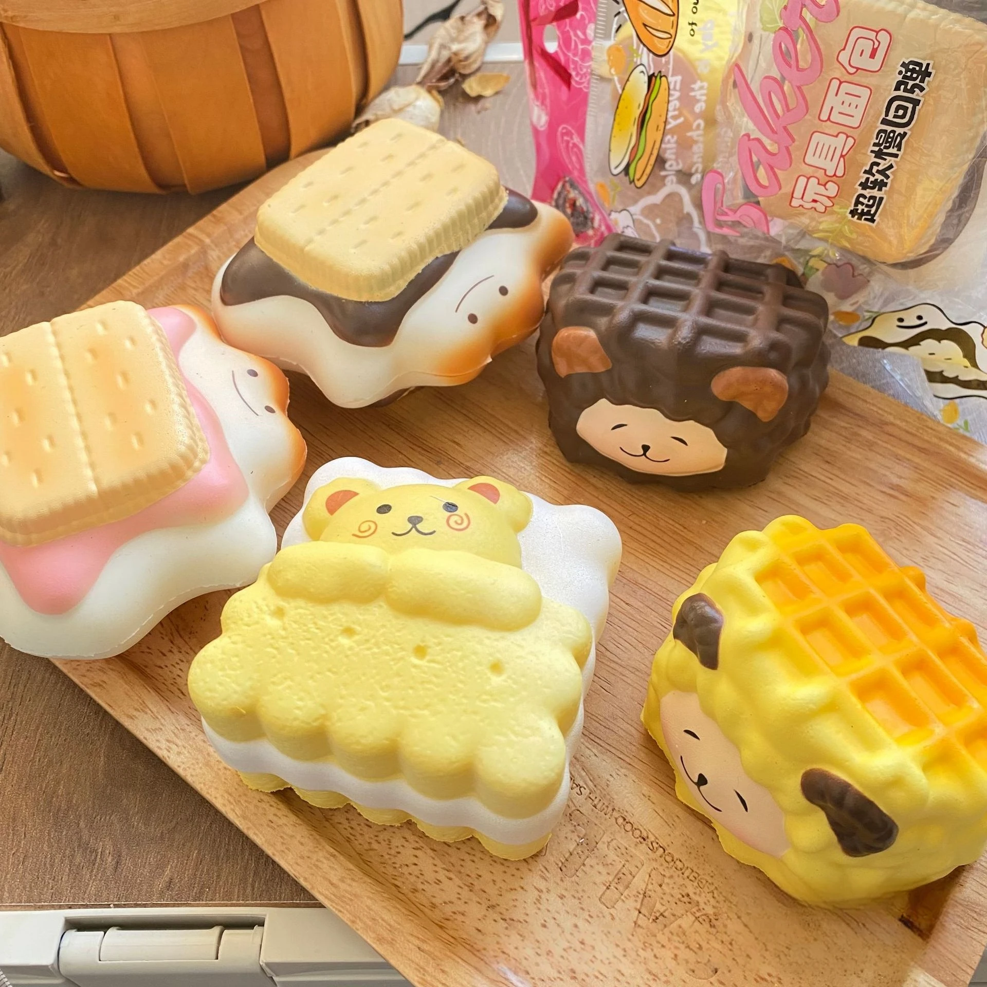 New Slow Rising Toys Kawaii Bear Bread Chocolate Waffles Squishy Toys Birthday Gift Simulated Food Stress Relief Toy
New Slow Rising Toys Kawaii Bear Bread Chocolate Waffles Squishy Toys Birthday Gift Simulated Food Stress Relief Toy
