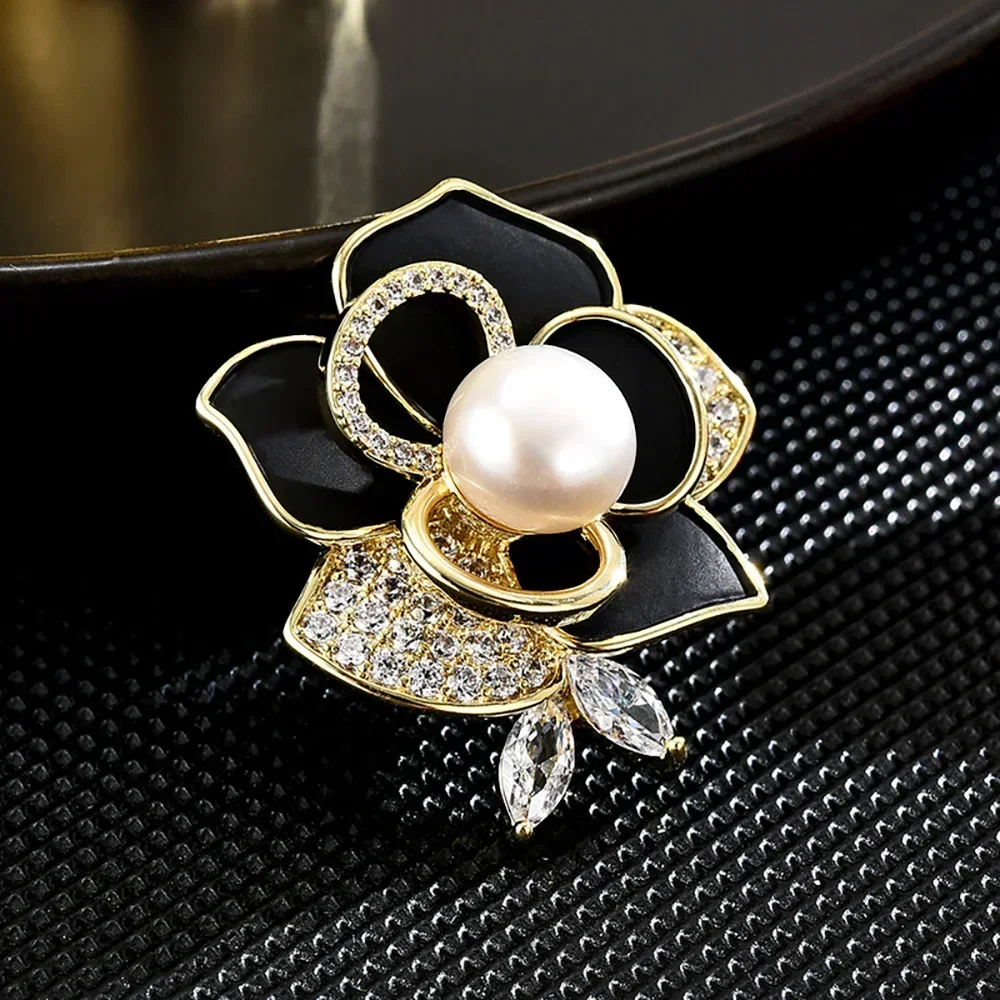 

Simulated Pearl Rhinestones Flower Brooch Pin Accessories Fashion Engagement Wedding High Quality Jewelry for Women Gift