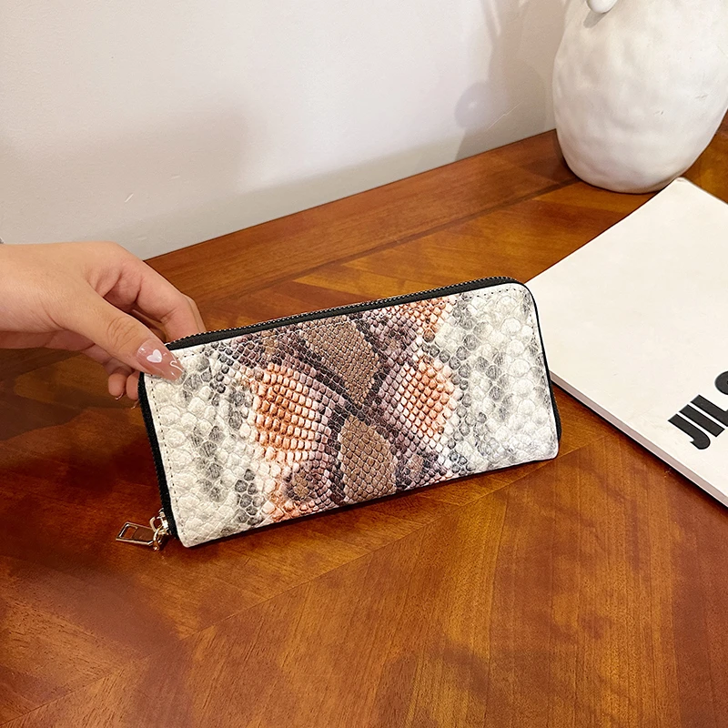Женский модный длинный кошелек из кожи с принтом змеиной кожи, вместительные кошельки для нескольких карт, простые кошельки на молнии с держателем для карт, кошельки для монет 
Женский модный длинный кошелек из кожи с принтом змеиной кожи, вместительные кошельки для нескольких карт, простые кошельки на молнии с держателем для карт, кошельки для монет