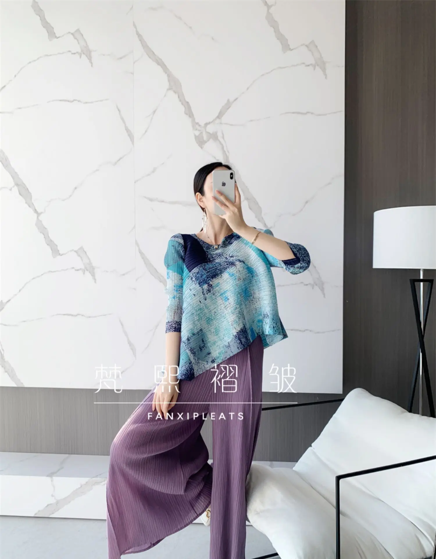 Лидер продаж, модные Асимметричные футболки «миаке» с круглым вырезом и вырезом «три четверти» и брюки с разрезом, костюм из двух предметов 
Лидер продаж, модные Асимметричные футболки «миаке» с круглым вырезом и вырезом «три четверти» и брюки с разрезом, костюм из двух предметов