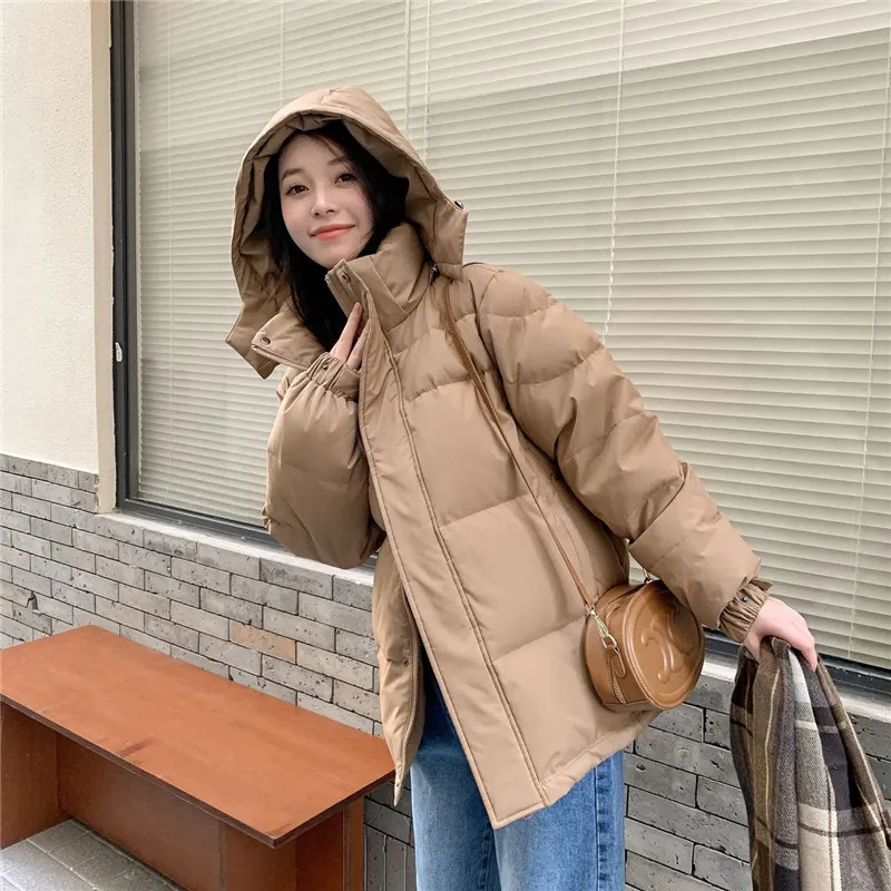 New Winter Women Short Down Jacket Casual Loose Warm Parkas Female Zipper Detachable Hooded Solid Color Thick Warm Coat H3278
New Winter Women Short Down Jacket Casual Loose Warm Parkas Female Zipper Detachable Hooded Solid Color Thick Warm Coat H3278