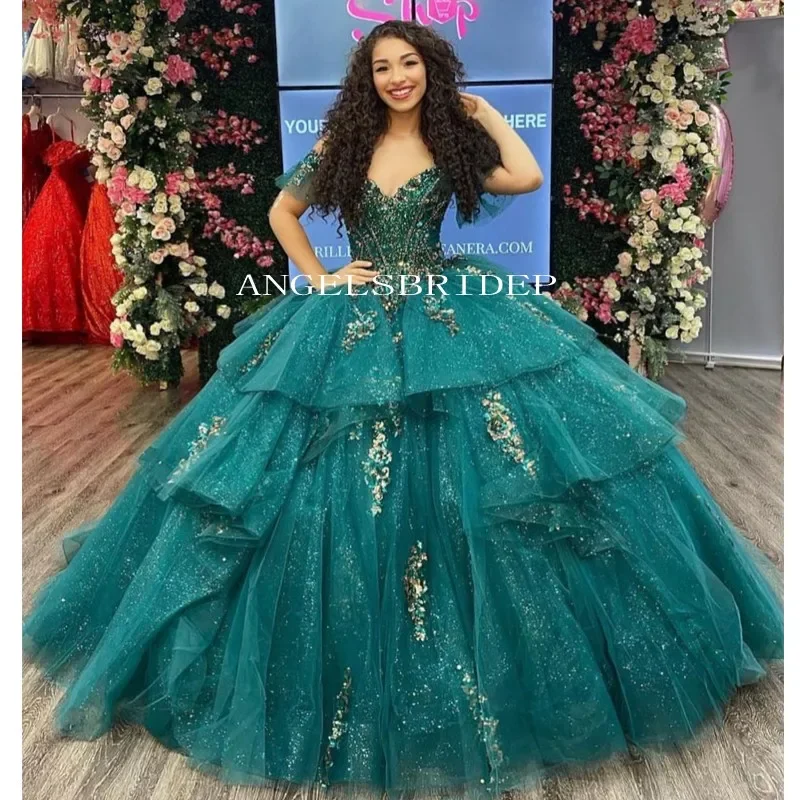 Изумрудно-зеленое бальное платье, 15 лет, платья для Quinceanera 2023, платья с многоярусными кристаллами и открытыми плечами для дня рождения
Изумрудно-зеленое бальное платье, 15 лет, платья для Quinceanera 2023, платья с многоярусными кристаллами и открытыми плечами для дня рождения