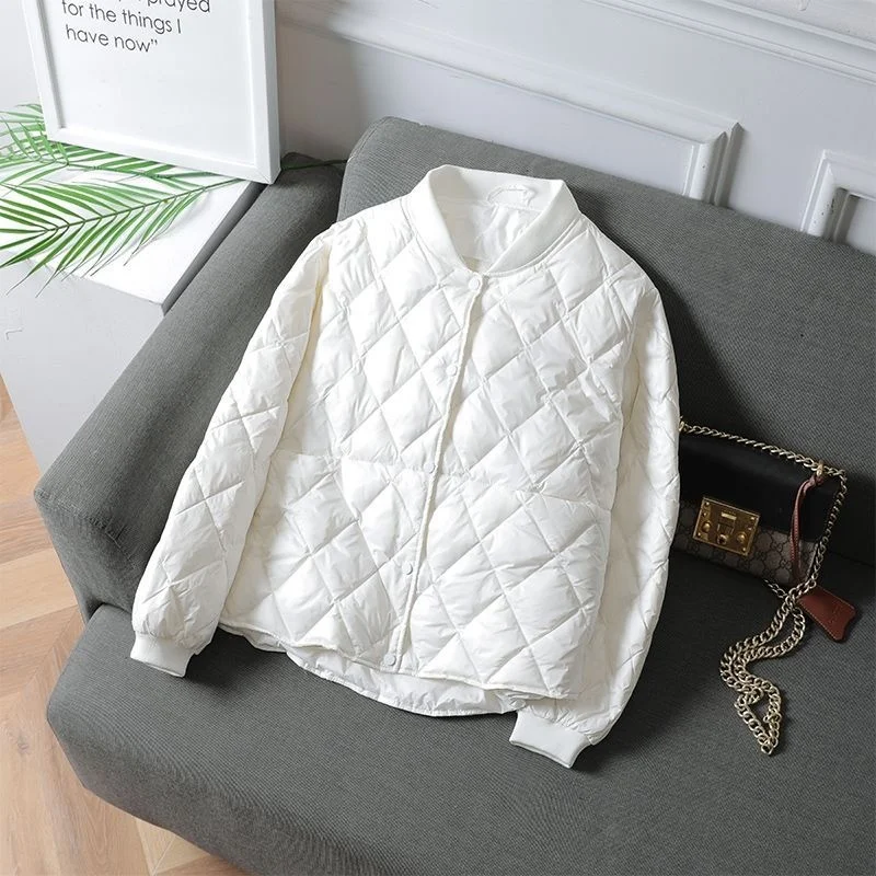 Small light cotton clothes women's short light feather short loose baseball velvet clothes are thin and fashionable in autumn
Small light cotton clothes women's short light feather short loose baseball velvet clothes are thin and fashionable in autumn