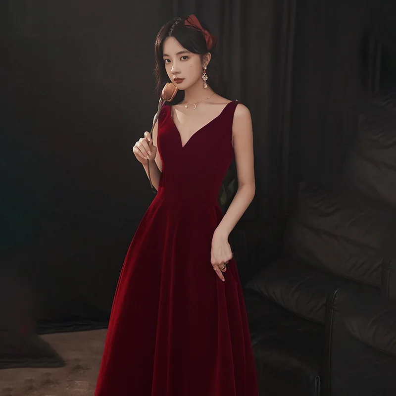 

Toast Dresses Brides New Wine Red V-neck Backless Velvet WEdding Party Evening Dress Elegant Back Beading Long Engagement Gowns