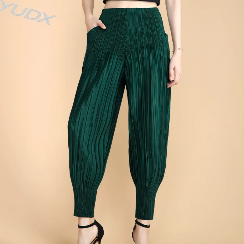 

YUDX Women Casual Loose Harem Pants Summer Thin Miyak Pleated Solid Color Pocket Carrot Pants Female Mid Waist Cropped Trousers