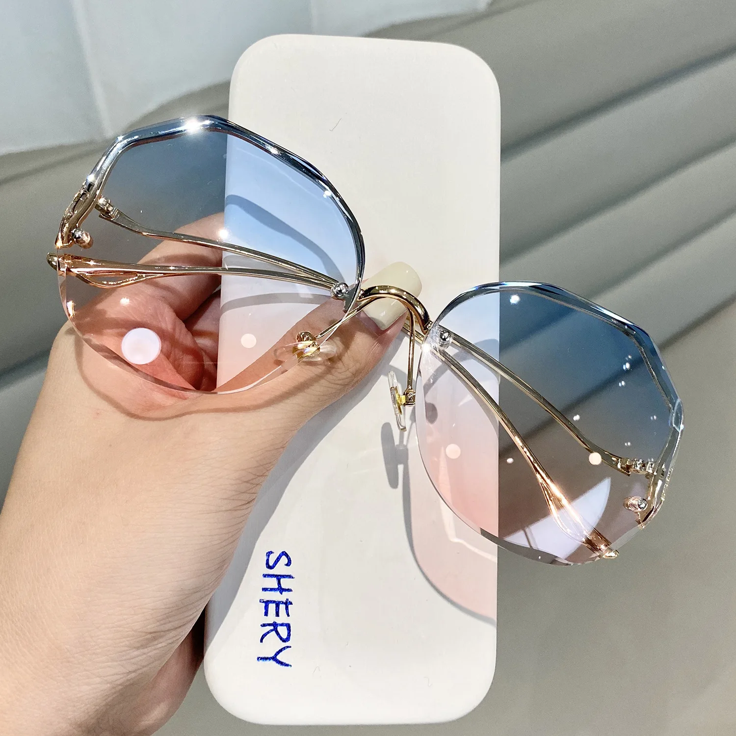 

Sunglasses Women 2024 Fashion Tea Gradient Ocean Water Cut Trimmed Lens Metal Curved Temples Sun Glasses Cycling Female UV400