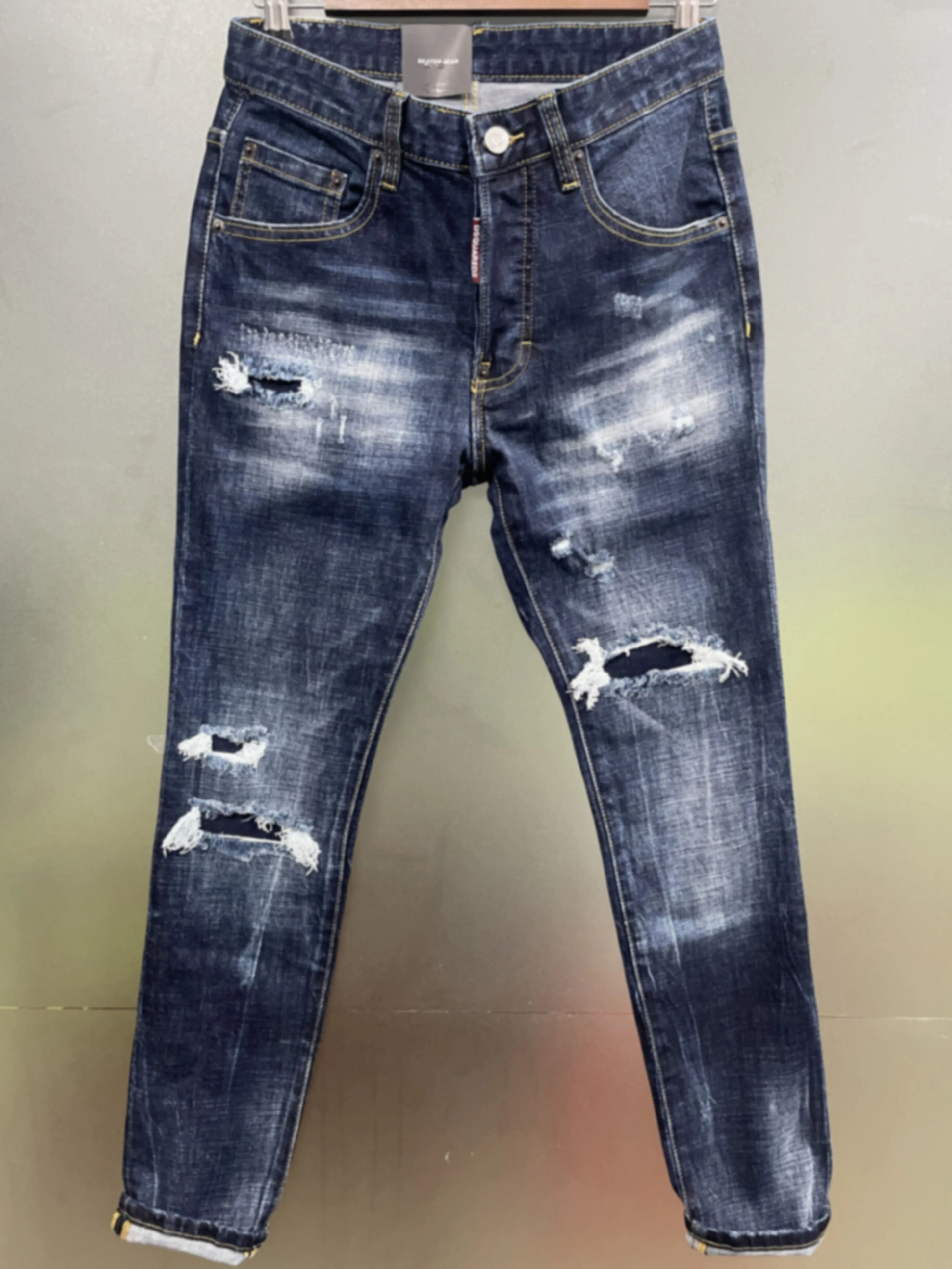 

2024 Fashion Spring/Summer Men's D2 Jeans Washed and Worn Hole Patches 3D Cut Small Feet Light Grey Pants
