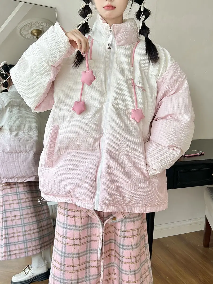 Sweet Gradient Color Winter Jackets Female Stand Collar Loose Thicken Cotton Padded Coat Women Puffy Warm Women Parkas 2023 NEW
Sweet Gradient Color Winter Jackets Female Stand Collar Loose Thicken Cotton Padded Coat Women Puffy Warm Women Parkas 2023 NEW