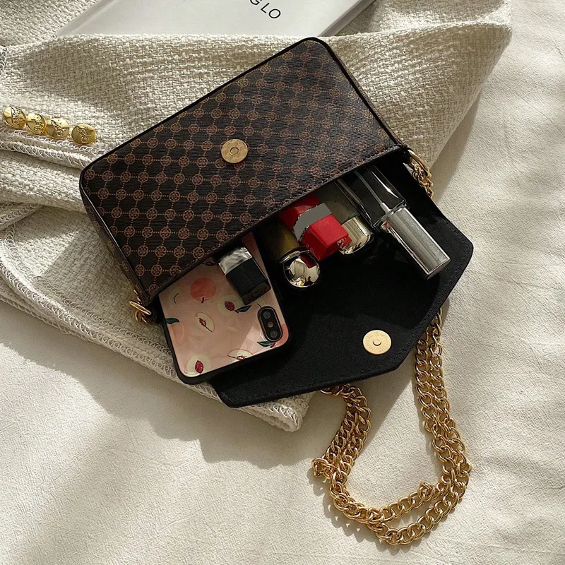 new single shoulder bag chain crossbody bag vintage style printed small autumn and winter square bag foreign trade women's bag
new single shoulder bag chain crossbody bag vintage style printed small autumn and winter square bag foreign trade women's bag